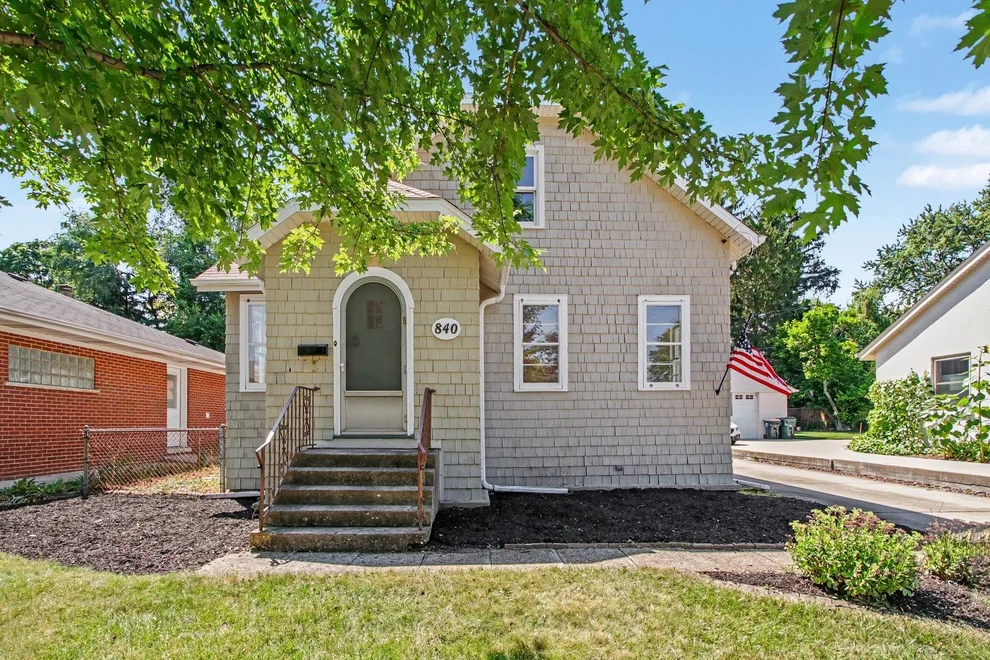 Unit for sale at 840 N Arlington Heights Road, Arlington Heights, IL 60004