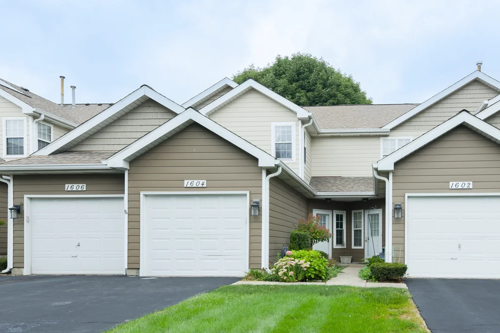 Unit for sale at 1604 Woodhaven Court, Mundelein, IL 60060