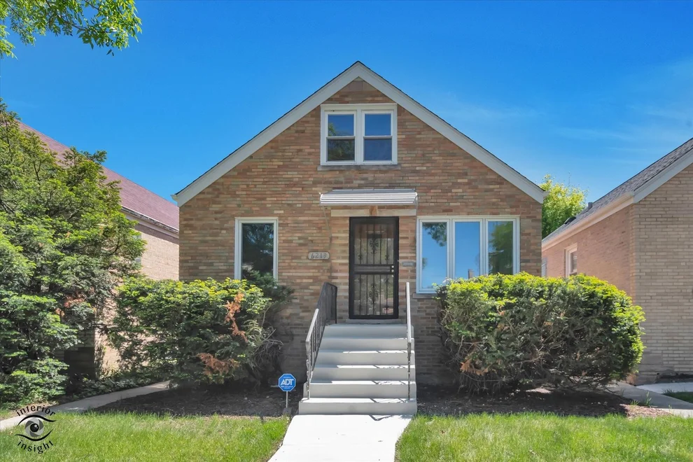 Unit for sale at 6219 W Montrose Avenue, Chicago, IL 60634