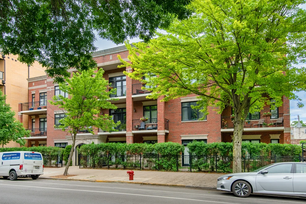 Unit for sale at 4927 N DAMEN Avenue, Chicago, IL 60625
