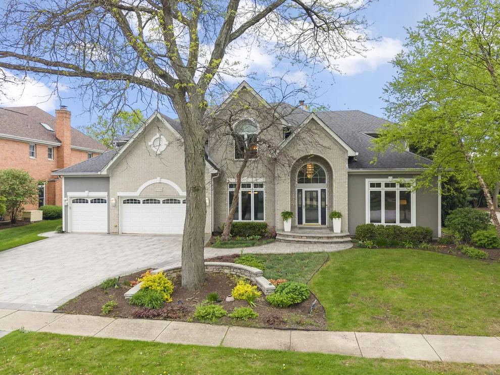 Unit for sale at 2S370 Canterbury Court, Glen Ellyn, IL 60137
