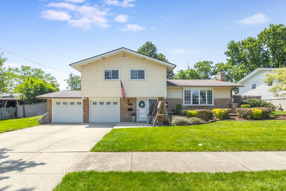 Unit for sale at 14858 Parkside Avenue, Oak Forest, IL 60452