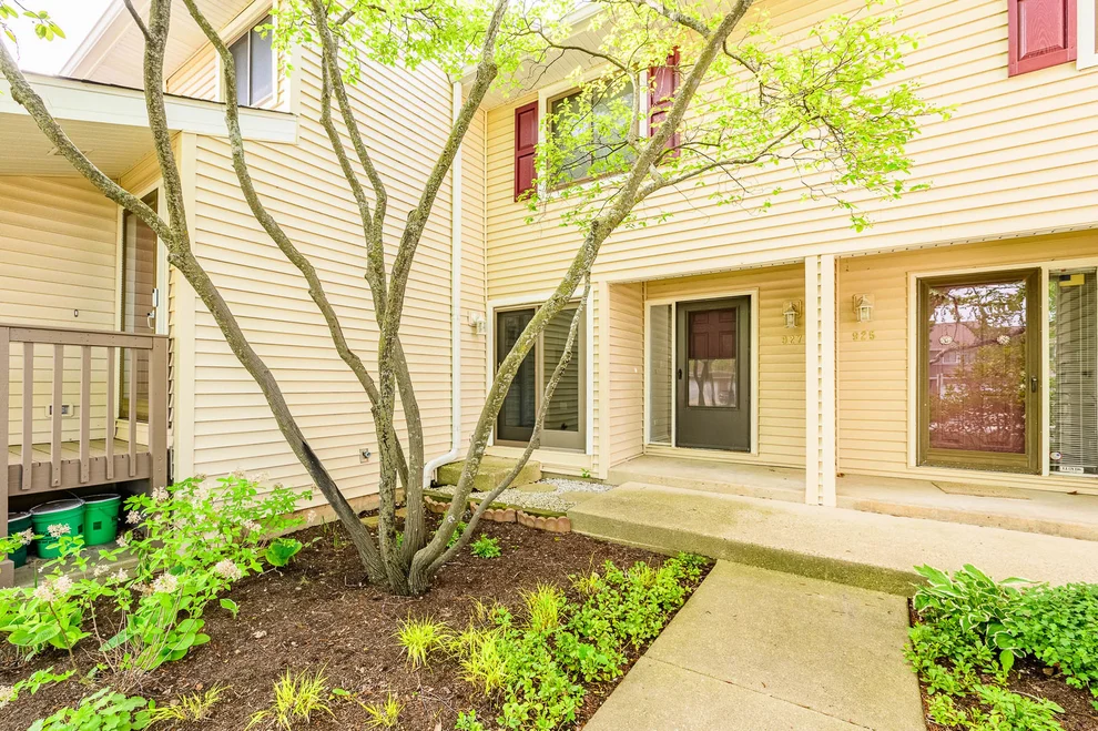 Unit for sale at 927 Hidden Lake Drive, Buffalo Grove, IL 60089