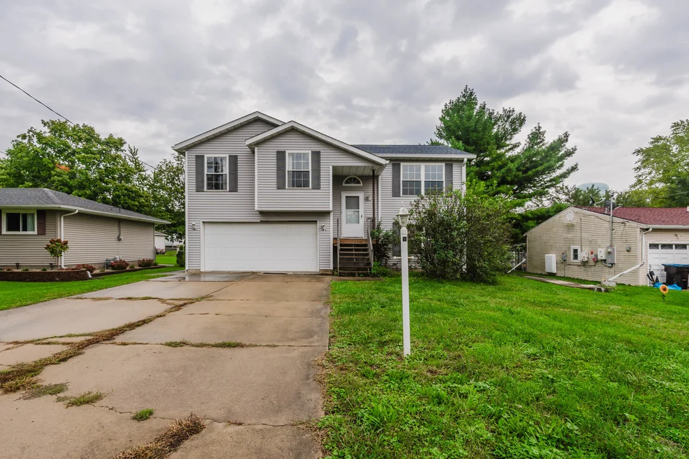 Unit for sale at 107 Lake Street, Washington, IL 61571