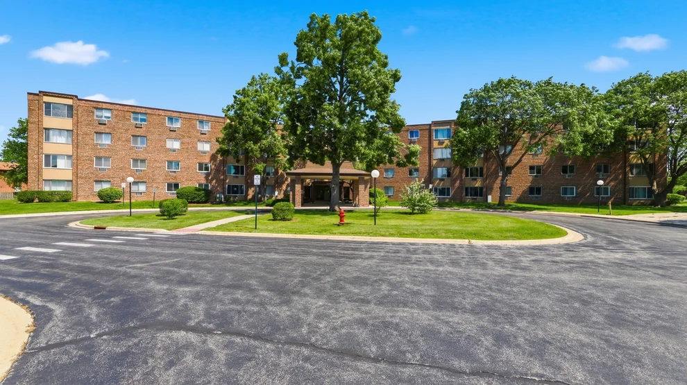 Unit for sale at 1880 Bonnie Lane, Hoffman Estates, IL 60169