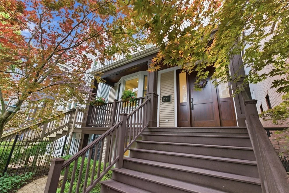 Unit for sale at 1327 W BARRY Street, Chicago, IL 60657