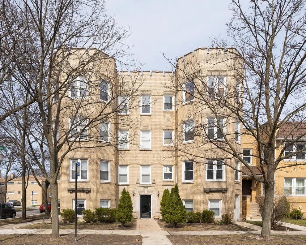 Unit for sale at 2656 W Lunt Avenue, Chicago, IL 60645