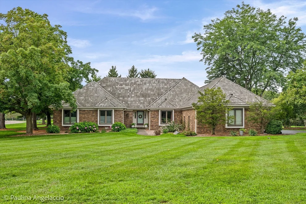 Unit for sale at 23255 W Fairview Drive, Deer Park, IL 60010