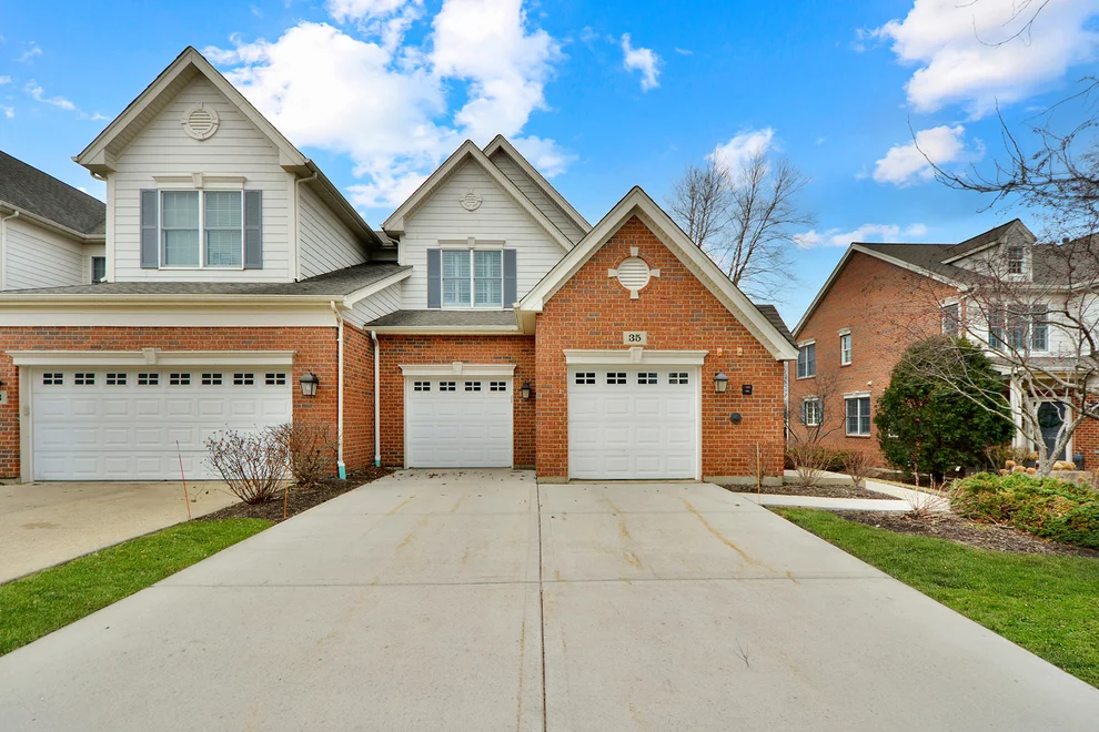 Unit for sale at 35 Red Tail Drive, Hawthorn Woods, IL 60047
