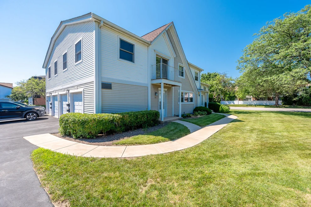 Unit for sale at 716 Inverrary Lane, Deerfield, IL 60015