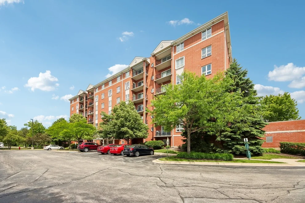 Unit for sale at 190 N Milwaukee Avenue, Wheeling, IL 60090