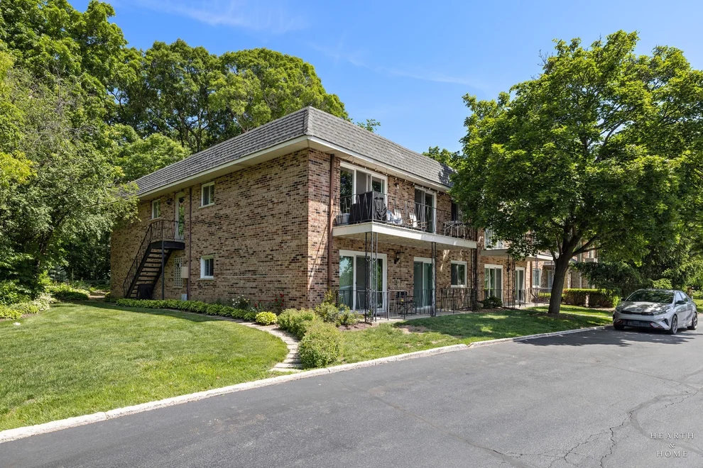 Unit for sale at 191 Hillcrest Terrace, Bloomingdale, IL 60108