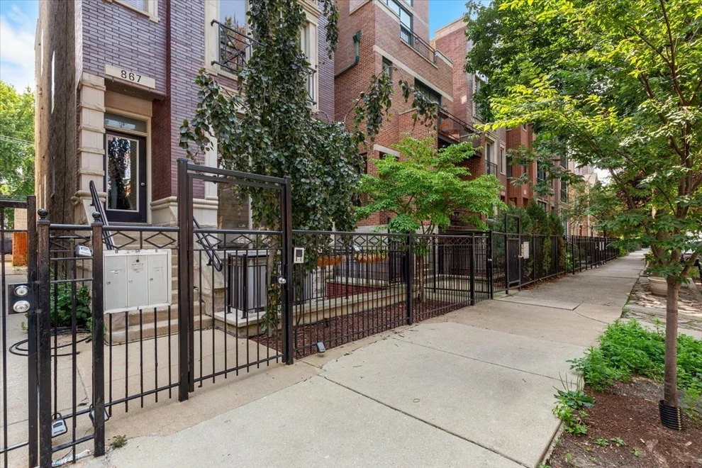 Unit for sale at 867 N Hermitage Street, Chicago, IL 60622