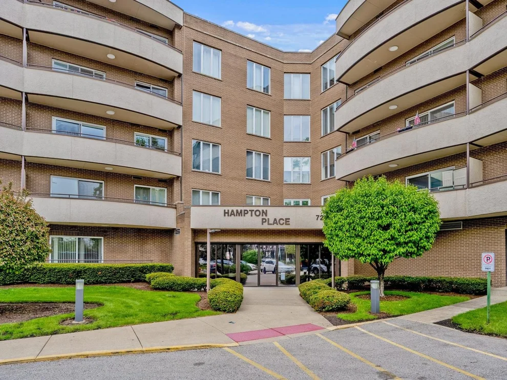 Unit for sale at 7201 N Lincoln Avenue, Lincolnwood, IL 60712