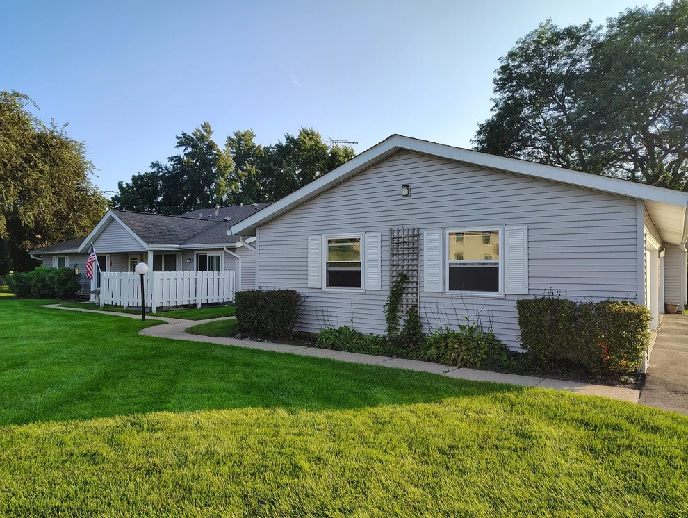 Unit for sale at 5205 WOODMAR Court, McHenry, IL 60050