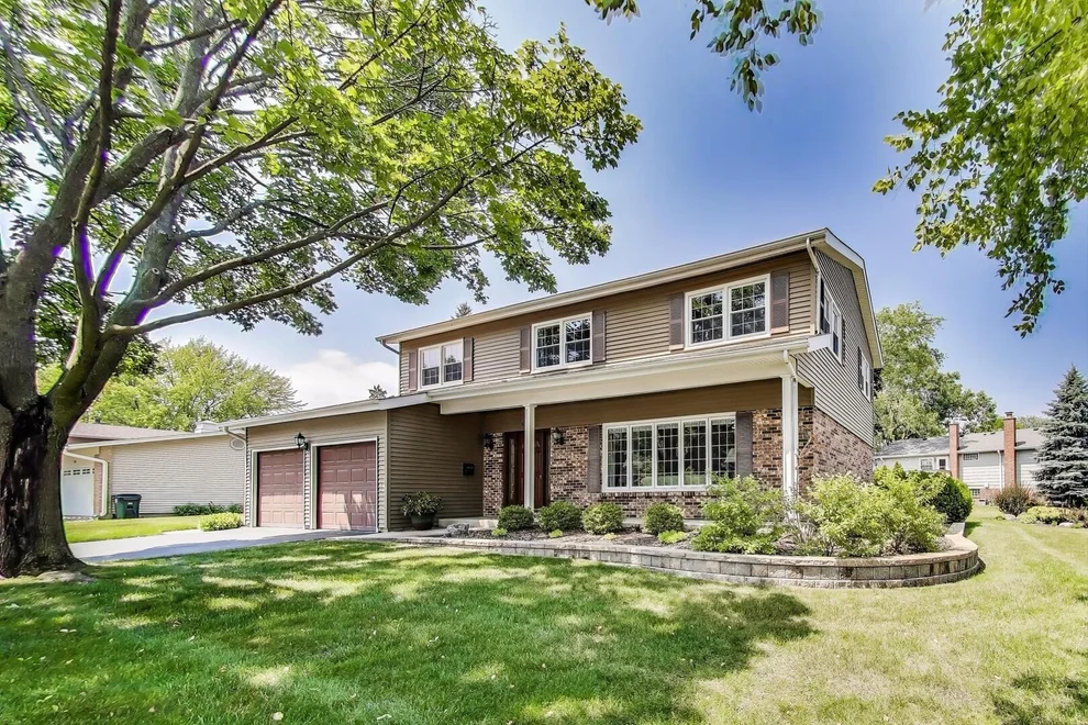 Unit for sale at 206 W Hintz Road, Arlington Heights, IL 60004