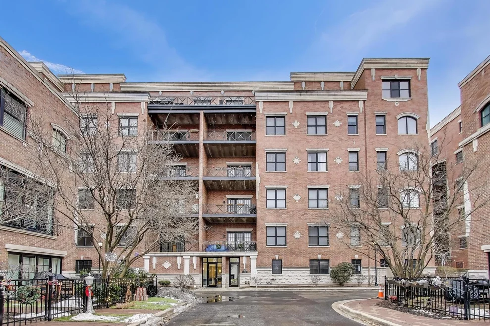 Unit for sale at 2811 N Bell Avenue, Chicago, IL 60618