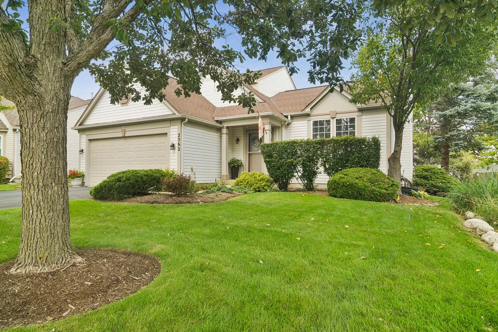 Unit for sale at 2362 Nantucket Lane, Elgin, IL 60123