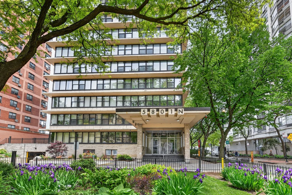 Unit for sale at 5801 N SHERIDAN Road, Chicago, IL 60660