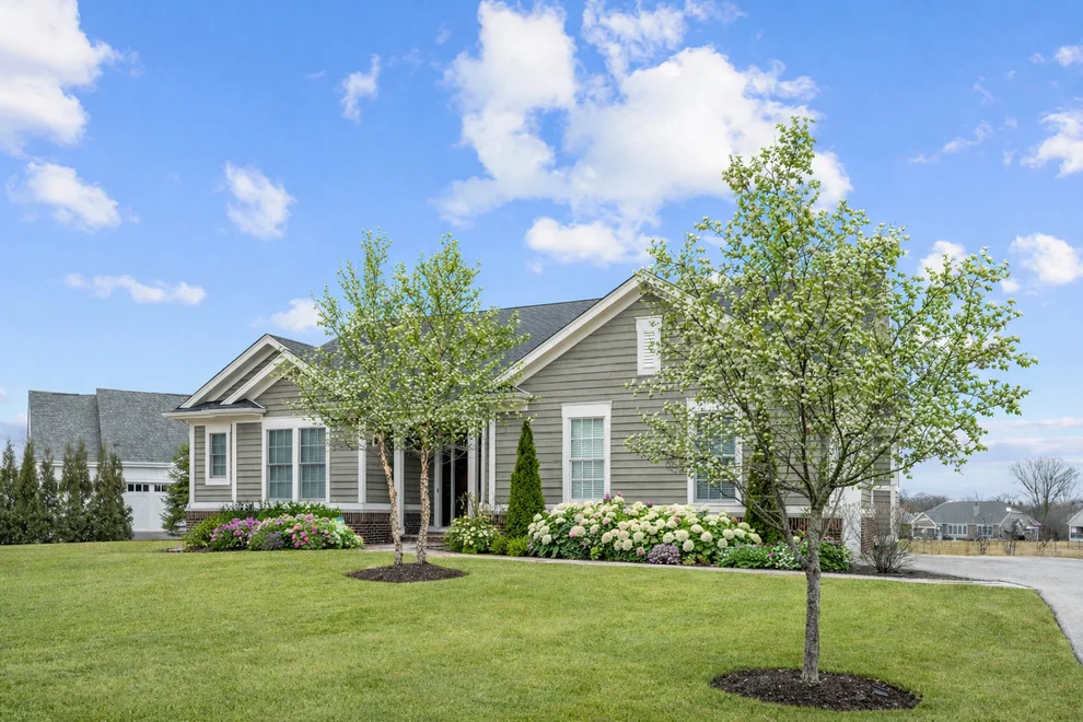 Unit for sale at 30 S Orchard Circle, Lake Forest, IL 60045