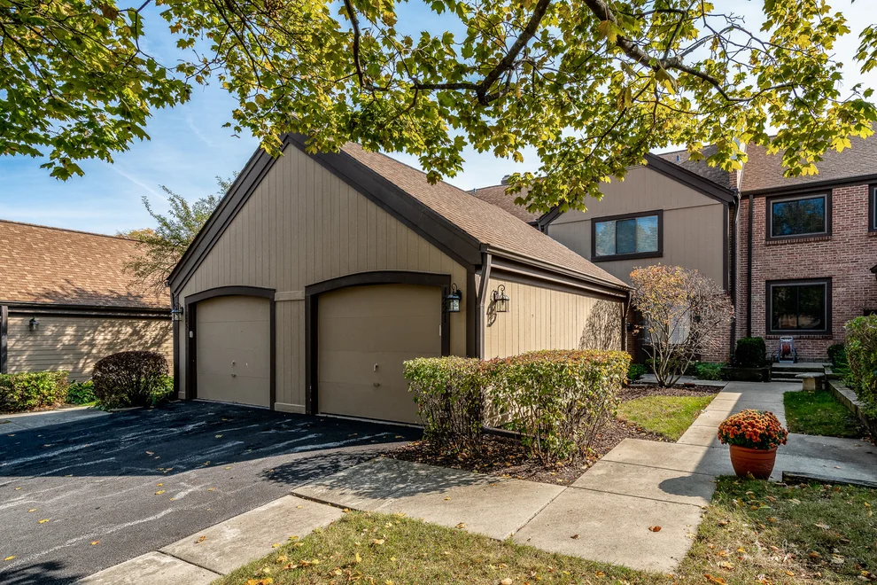 Unit for sale at 1221 Franklin Lane, Buffalo Grove, IL 60089