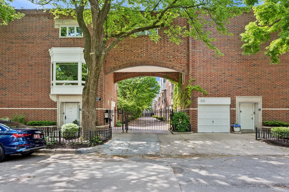 Unit for sale at 1843 N Hudson Avenue, Chicago, IL 60614