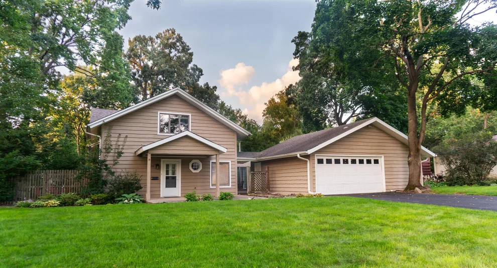 Unit for sale at 2419 Suffolk Lane, Joliet, IL 60433