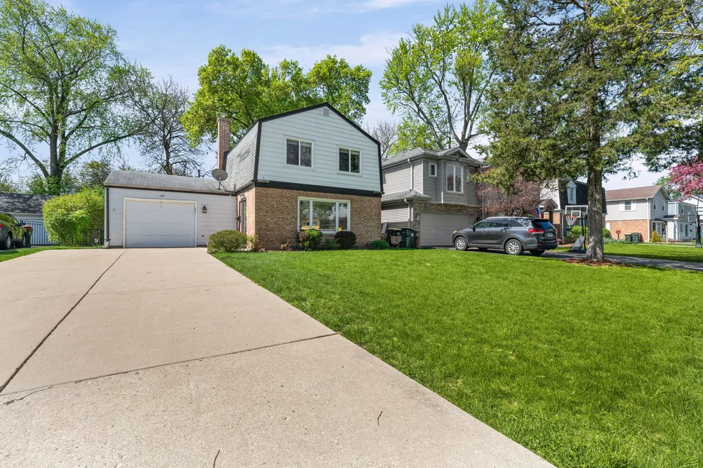 Unit for sale at 627 E Davis Street, Arlington Heights, IL 60005