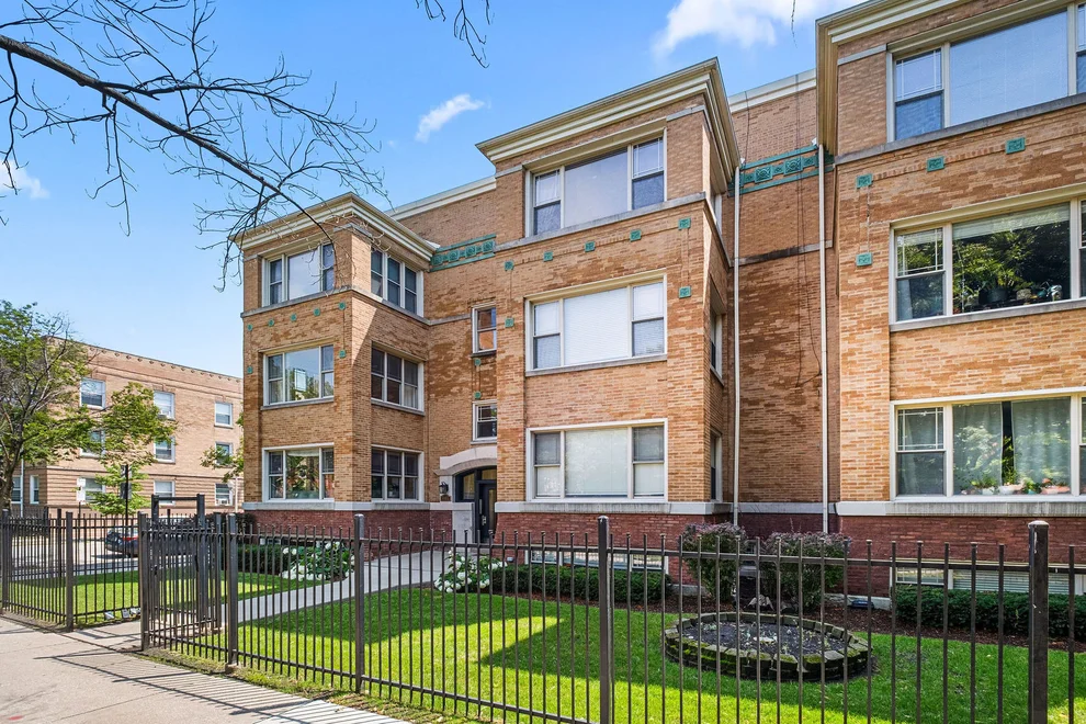 Unit for sale at 4457 N Magnolia Avenue, Chicago, IL 60640
