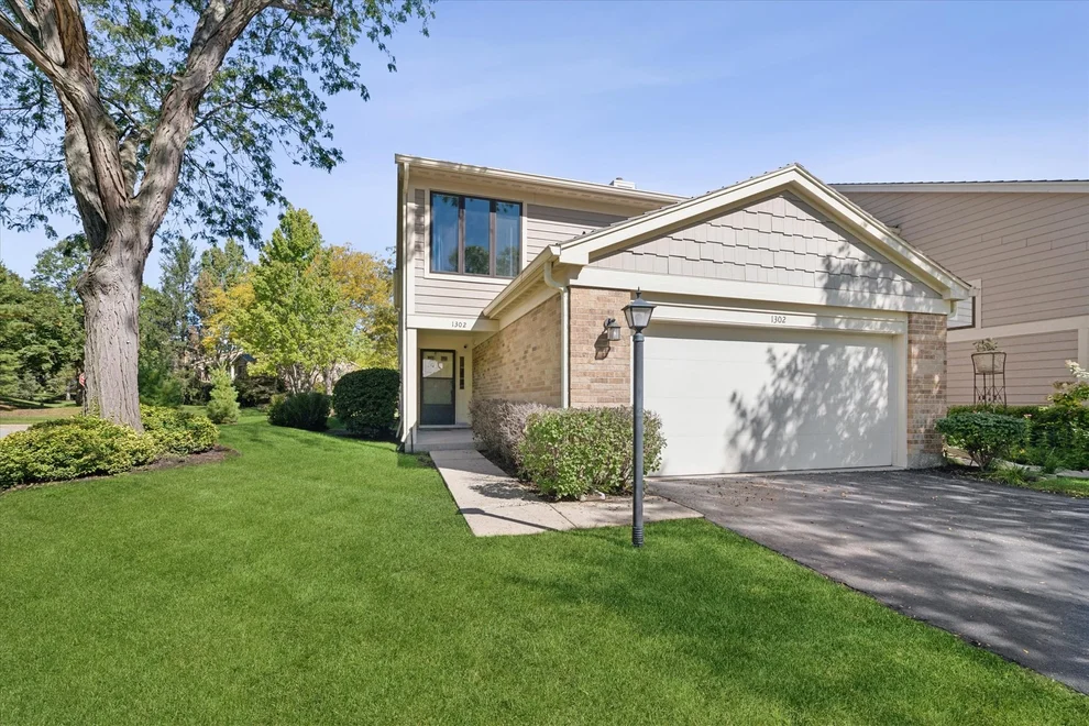 Unit for sale at 1302 Pimlico Parkway, Libertyville, IL 60048