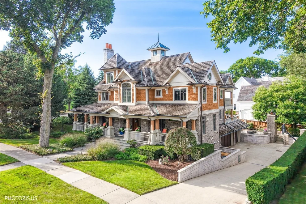 Unit for sale at 427 W Walnut Street, Hinsdale, IL 60521