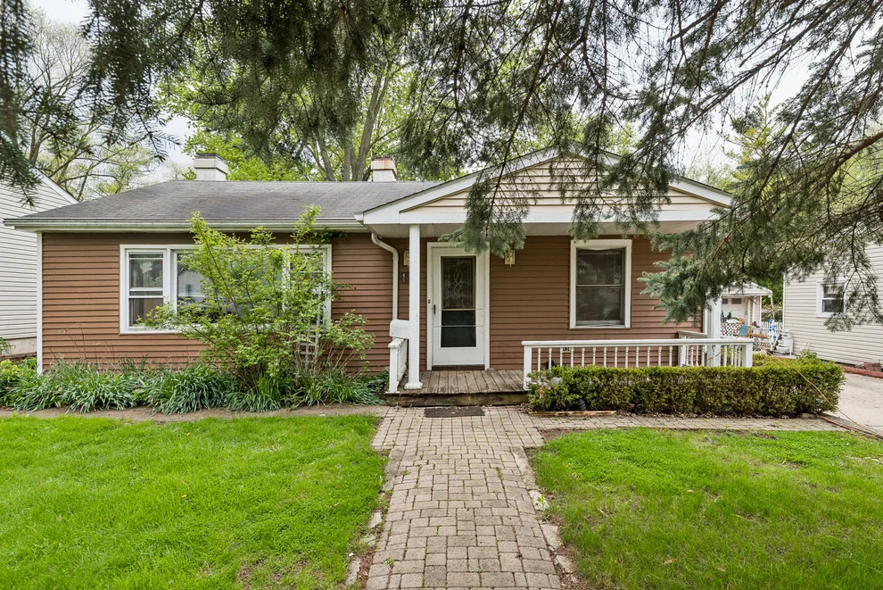 Unit for sale at 146 S Archer Avenue, Mundelein, IL 60060