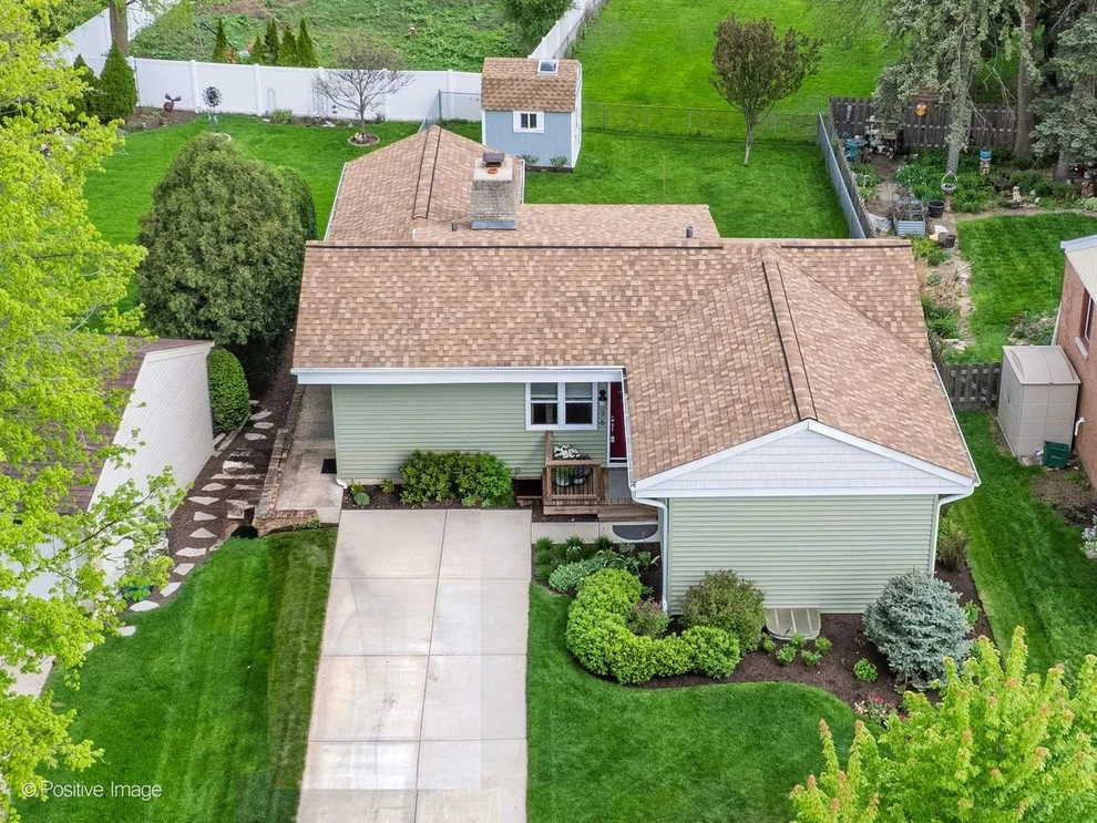 Unit for sale at 136 Green Valley Drive, Lombard, IL 60148