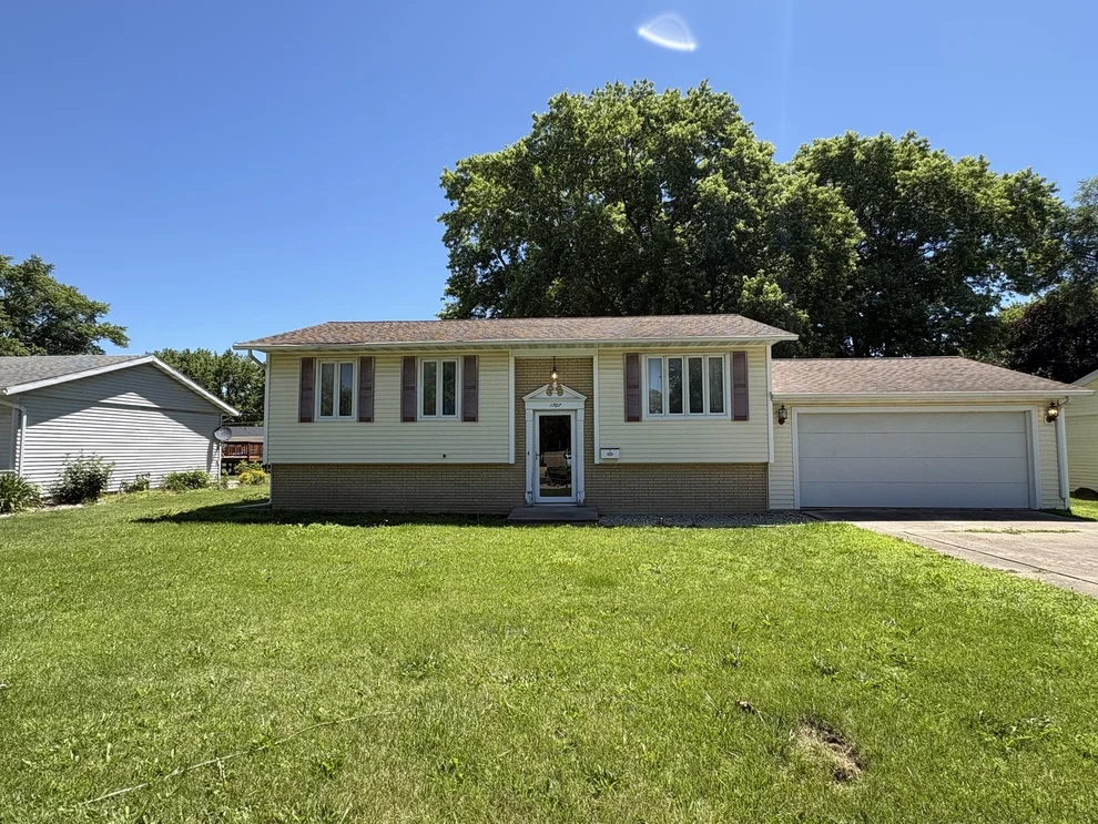 Unit for sale at 1707 Wright Street, Streator, IL 61364