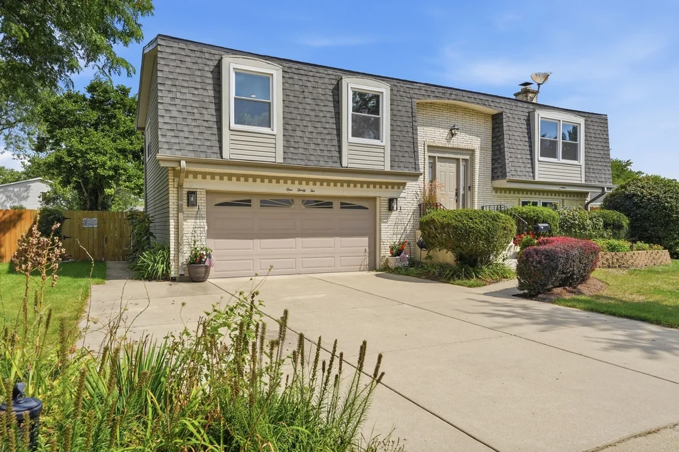 Unit for sale at 132 W King Arthur Court, Palatine, IL 60067