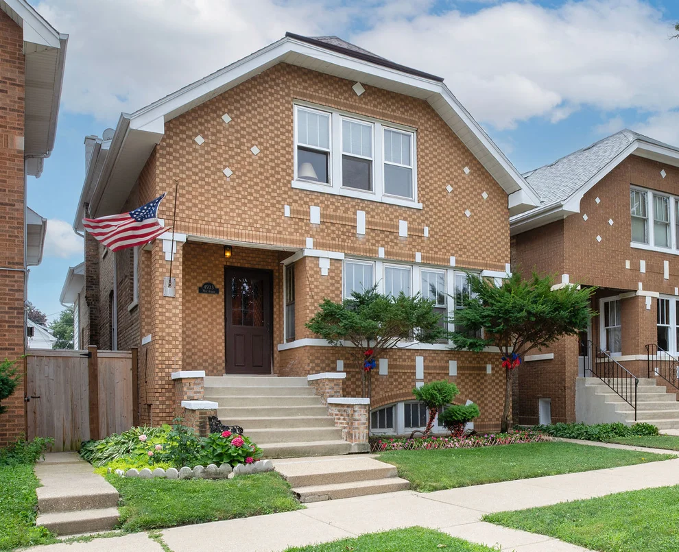 Unit for sale at 4933 W Ainslie Street, Chicago, IL 60630