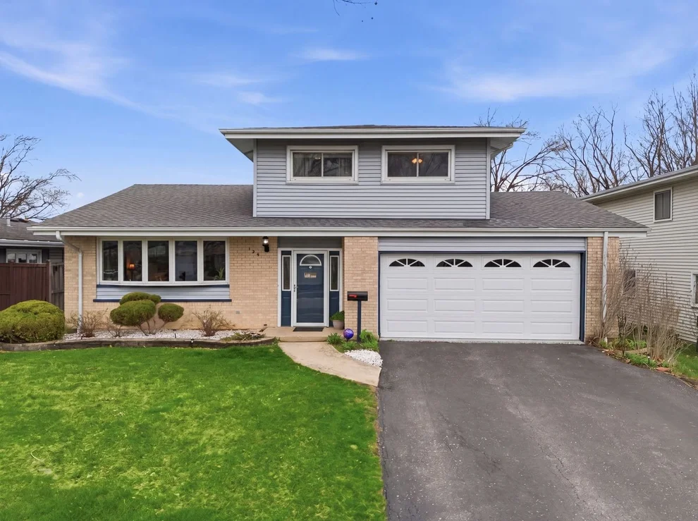 Unit for sale at 126 June Lane, Lombard, IL 60148