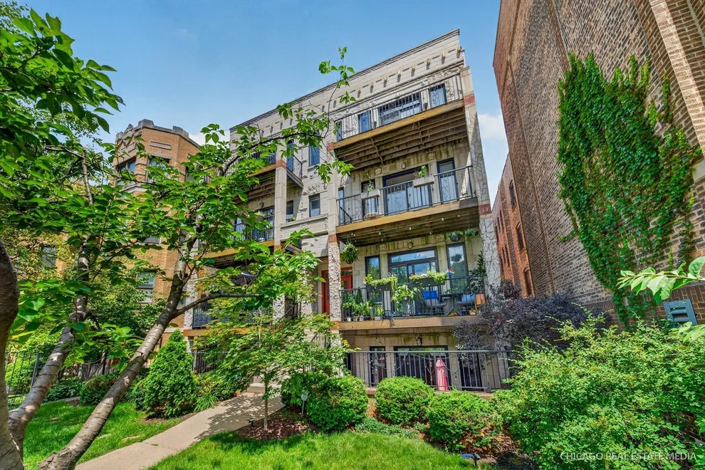 Unit for sale at 4711 N Malden Street, Chicago, IL 60640