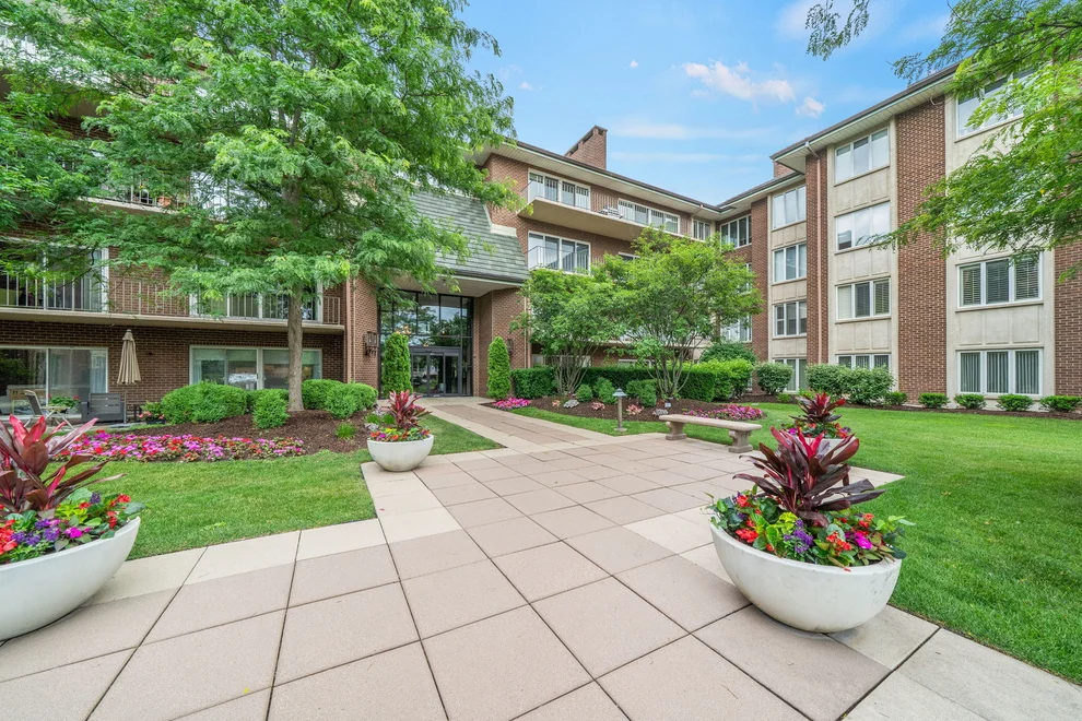 Unit for sale at 5 Oak Brook Club Drive, Oak Brook, IL 60523