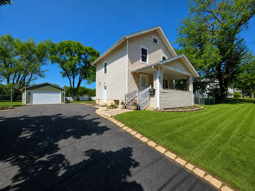 Unit for sale at 470 Fremont Street, Elgin, IL 60120