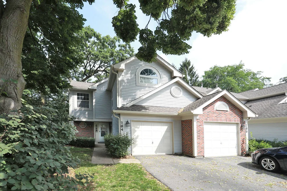 Unit for sale at 704 Shady Oaks Court, Elgin, IL 60120