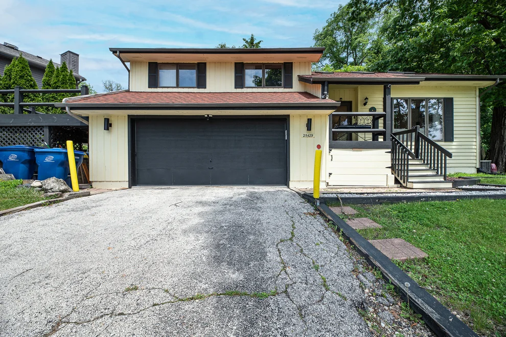 Unit for sale at 25429 W Cedar Crest Lane, Lake Villa, IL 60046
