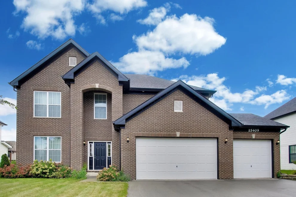 Unit for sale at 25409 W Rock Drive, Plainfield, IL 60586