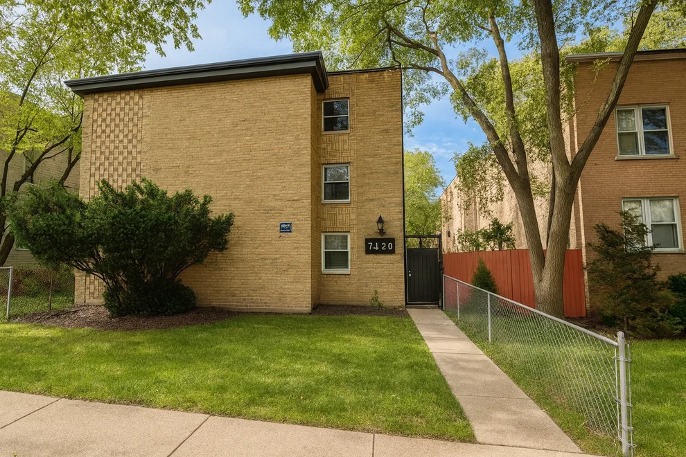 Unit for sale at 7420 N Winchester Avenue, Chicago, IL 60626