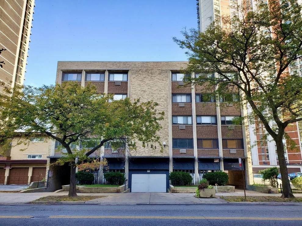 Unit for sale at 6121 N Sheridan Road, Chicago, IL 60660