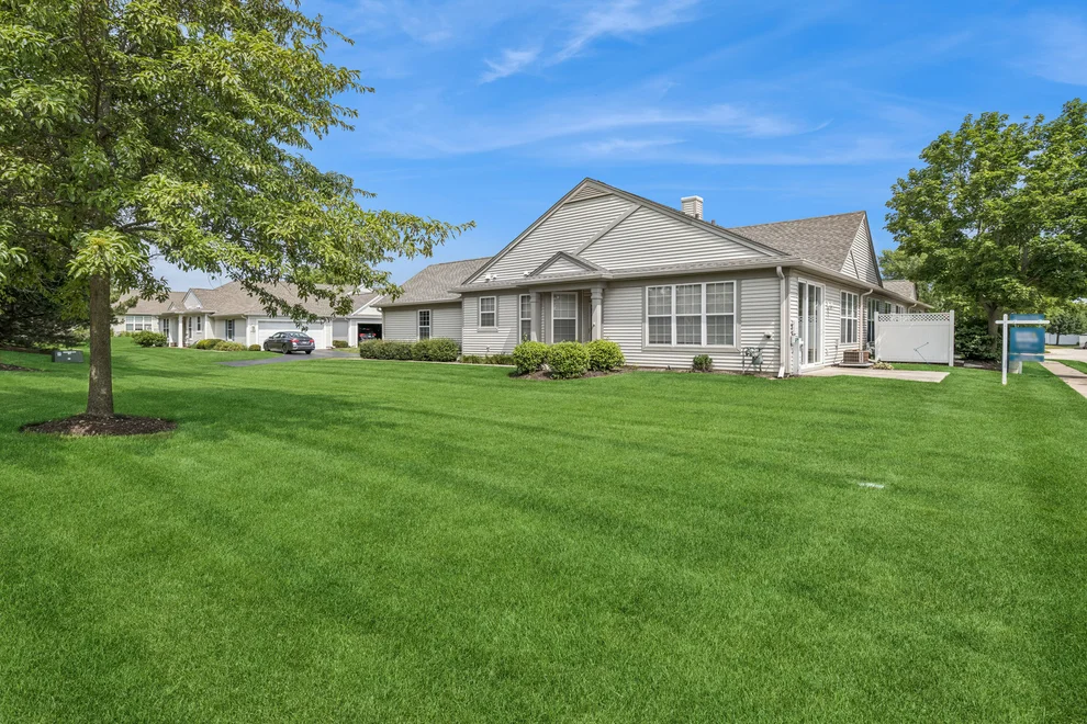 Unit for sale at 13759 Briargate Drive, Huntley, IL 60142