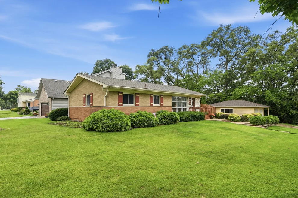 Unit for sale at 25 E Wilson Avenue, Lombard, IL 60148