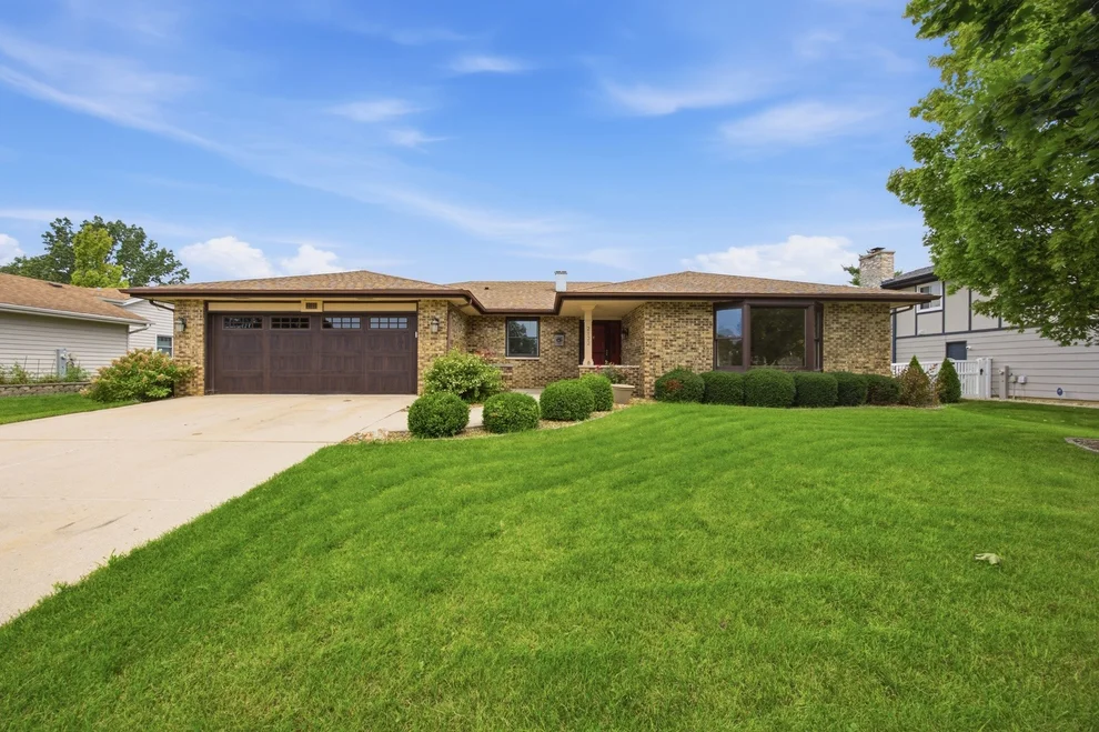 Unit for sale at 2122 Sherborn Lane, Schaumburg, IL 60193