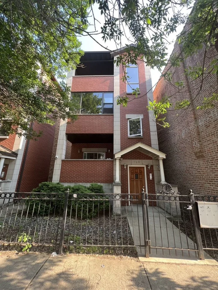 Unit for sale at 723 W 31st Street, Chicago, IL 60616