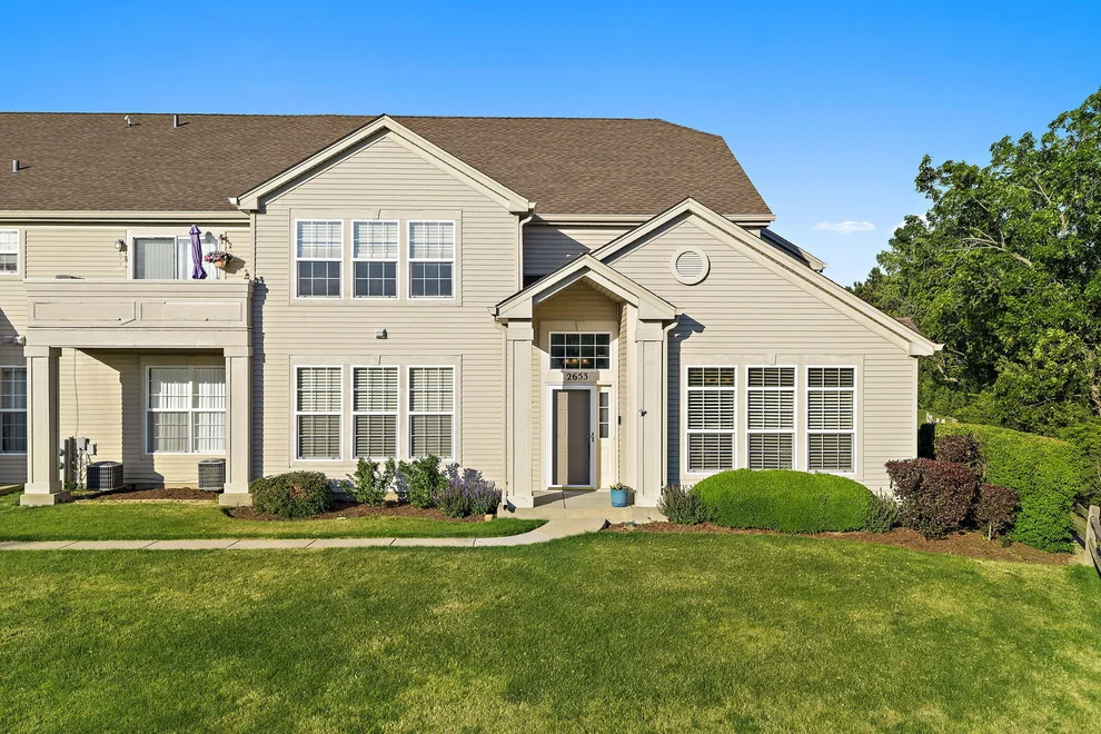 Unit for sale at 2653 Maple Circle, West Dundee, IL 60118